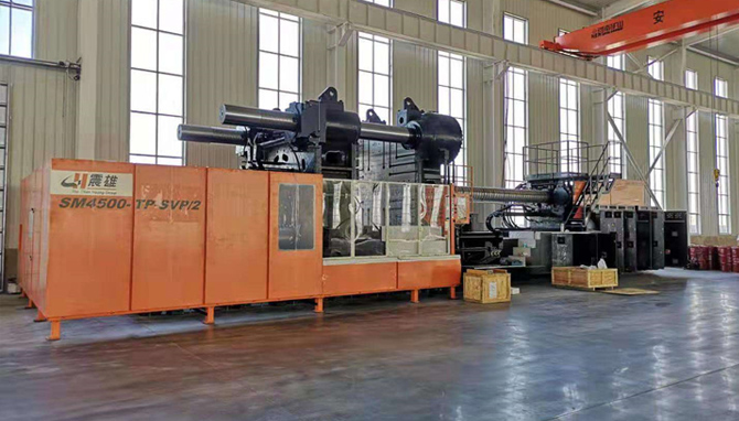 國內(nèi)大型鎖模力SM4500噸注塑機(jī)